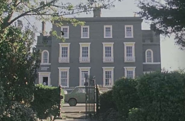 Cultúrlann na hÉireann provides the organisation with educational facilities, a library, a recording studio, and a performance space.