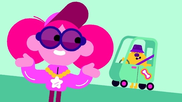 Maddie + Triggs are rapping around the back garden.