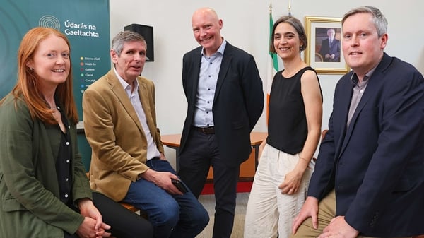 An Ghaeilge agus AI: Cá bhfuil ár dtriail?
