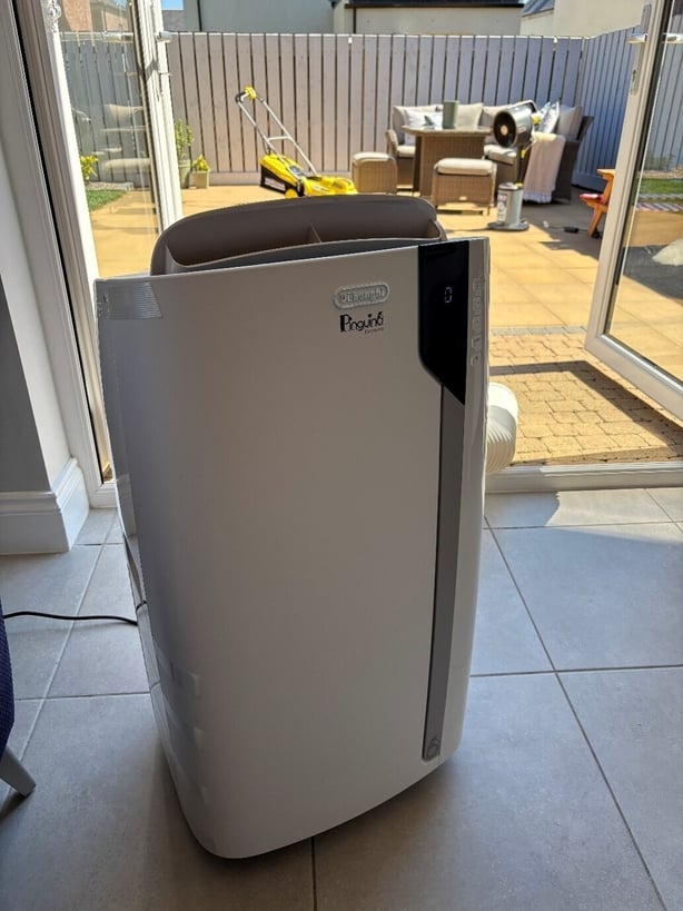 a white air con machine
