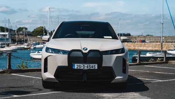 BMW iX