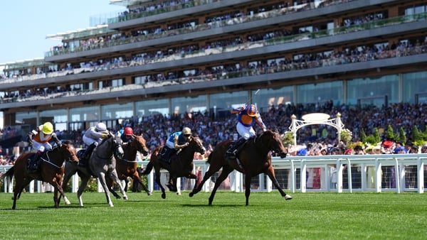 True Love wins the opening race in sun-drenched Berkshire
