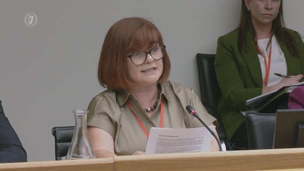 Príomhfheidhmeannach Shláinte Leanaí Éireann, Lucy Nugent, os comhair Choiste um Shláinte an Oireachtais ar maidin inniu