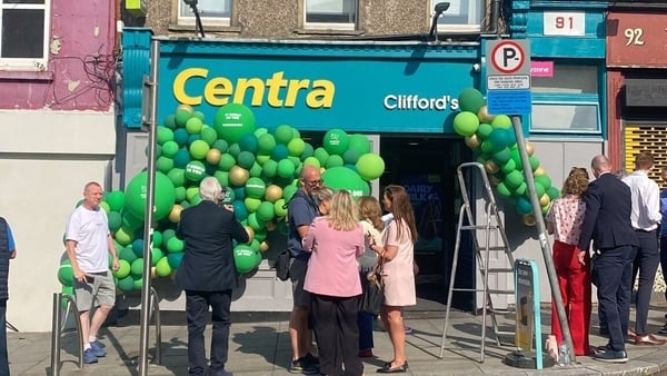 Is le muintir Clifford an siopa ar Shráid an tSeandúin le trí ghlúin